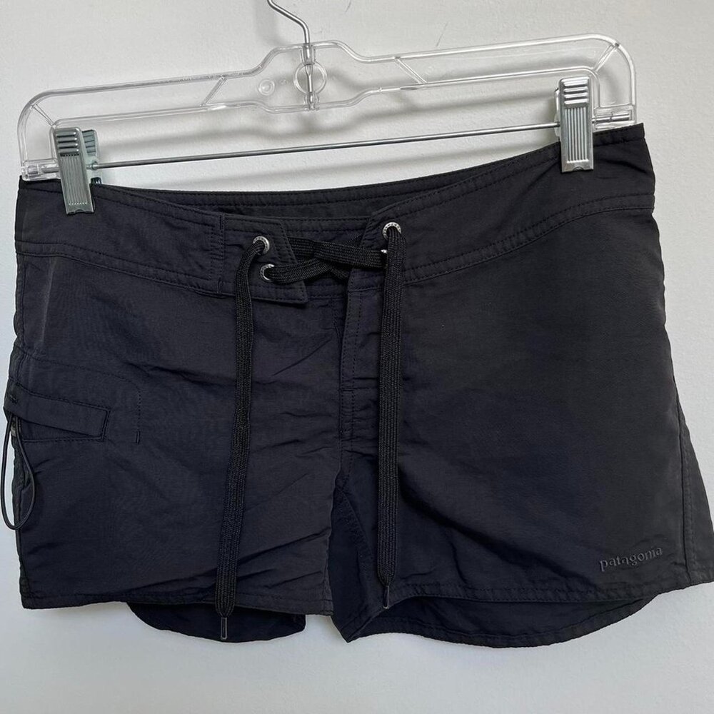 Patagonia Woman’s Wavefarer Boardshorts in black sz S!